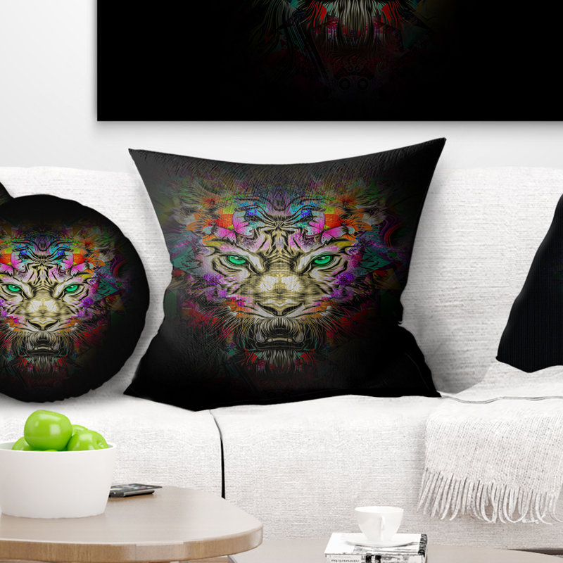 Tête de tigre féroce sur fond noir - coussin imprimé animal, 16 po x 1 po, Coussin décoratif