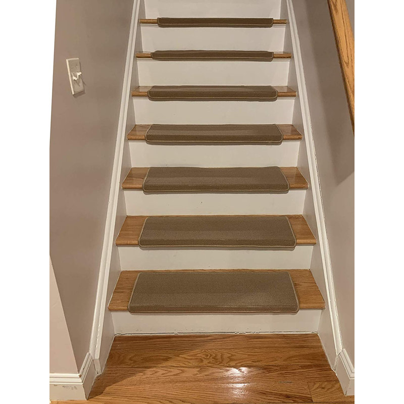 Tapis d'escalier Dagley Bullnose, Beige, Tapis de couloir 9 po x 2 pi 6 po