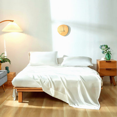 Luxury Silky Soft Sheet Set - Moisture Wicking Full Size Bedding Bundle with Deep Pocket Fitted Sheet, Flat Sheet, and Pillowcases