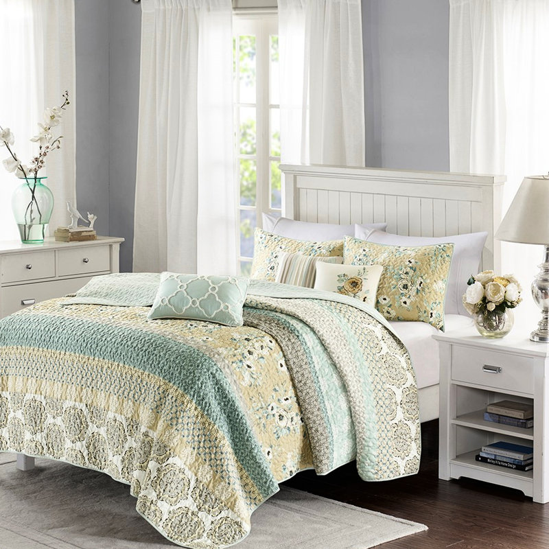 Courtepointe 6 pièces avec articles décoratifs pour lit très grand / très grand, King Quilt + 5 Additional Pieces