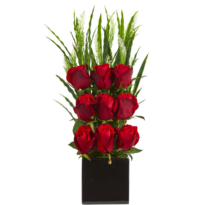 Arrangement floral de roses élégantes en vase