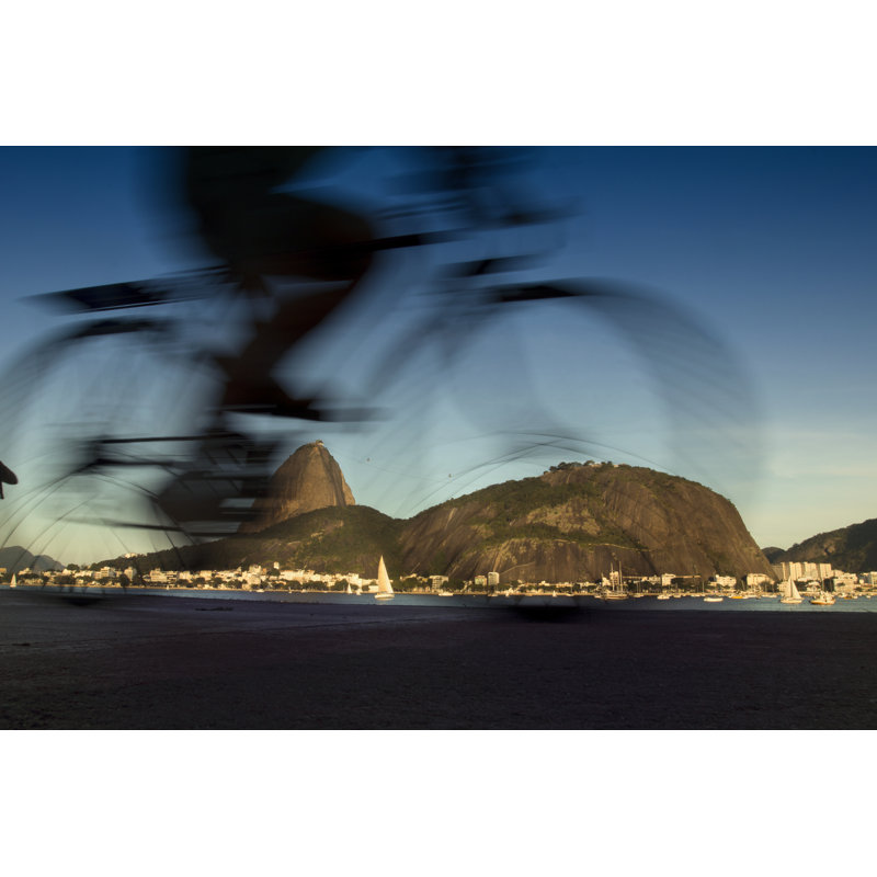 Faire du vélo à Rio de Janeiro par Brasil2, H 20 po x l 30 po