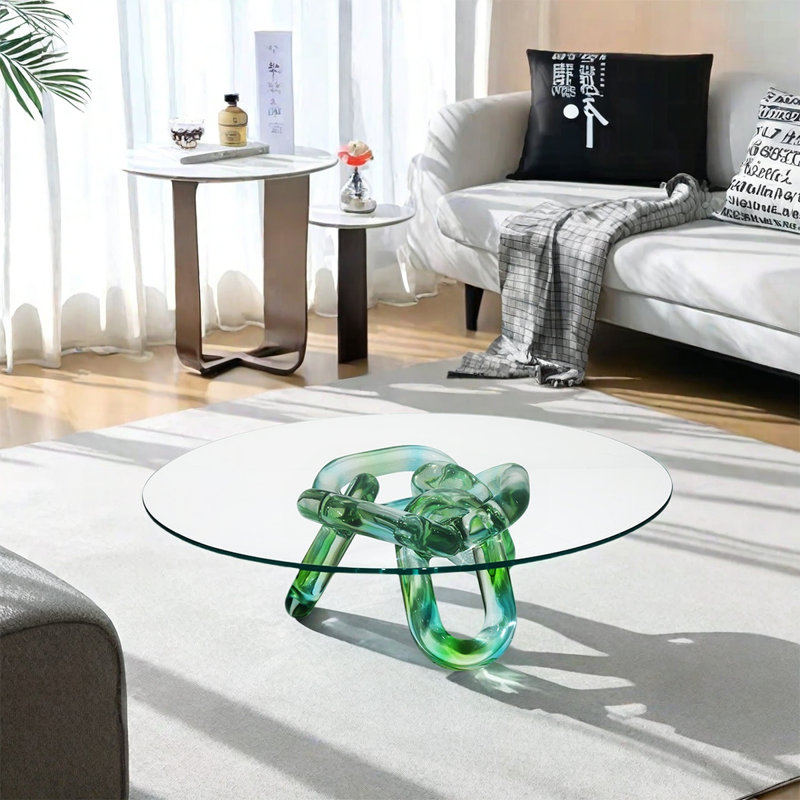 Table basse de style luxueux avec chaîne verte