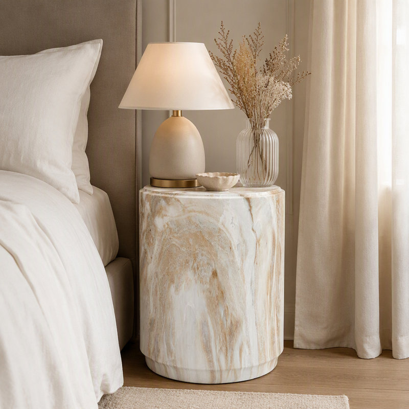 D14,5 x 18,5 po, tabouret d'appoint en faux marbre et crème, table de bout cylindrique sculpturale, piédestal aspect pierre