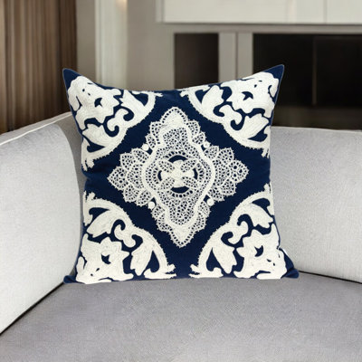Coussin 20 "en coton damassé bleu et blanc avec broderie
