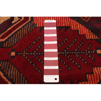 Tapis rouge foncé Tajik 4 pi 1 po x 5 pi 11 po
