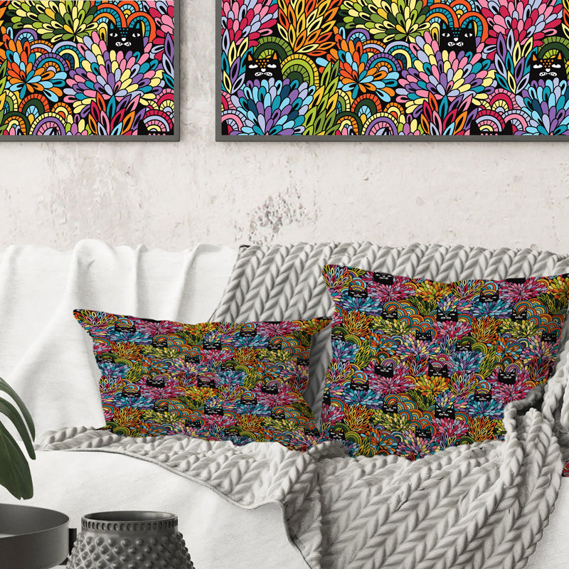 Coussins noirs regardant à l'extérieur des buissons - Coussin décoratif à motif, 16 po x 16 po