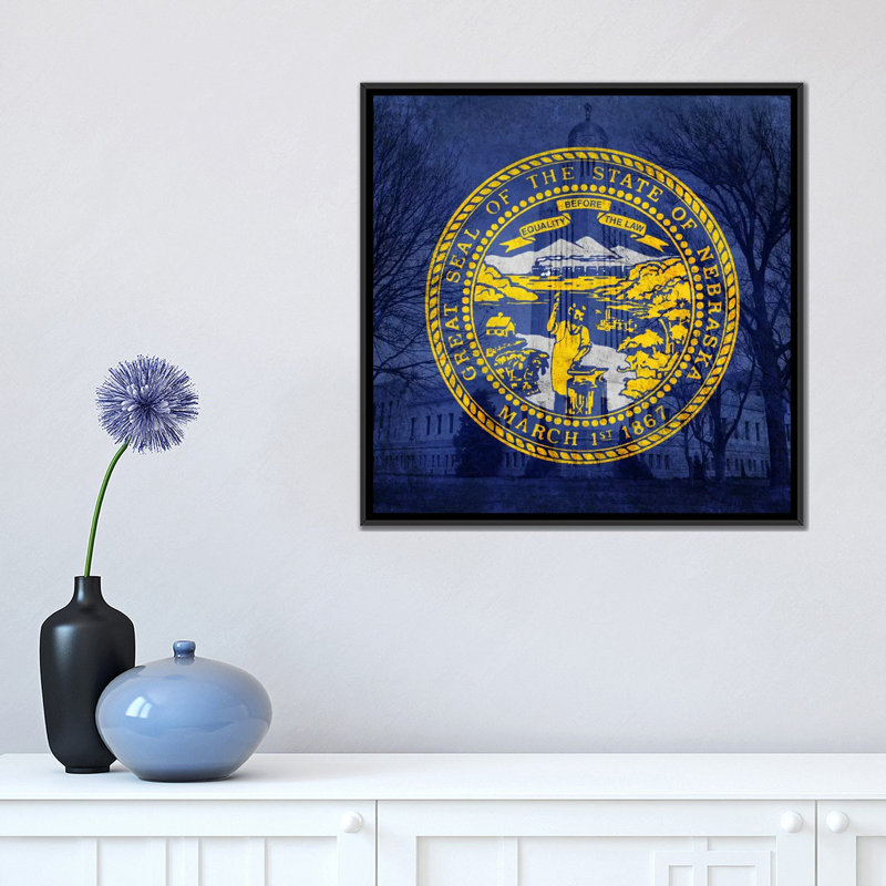 «Flags Nebraska Capitol Building», impression sur toile, H 18 po x l 18 po x P 1,5 po, Toile encadrée noire, Pas de tapis