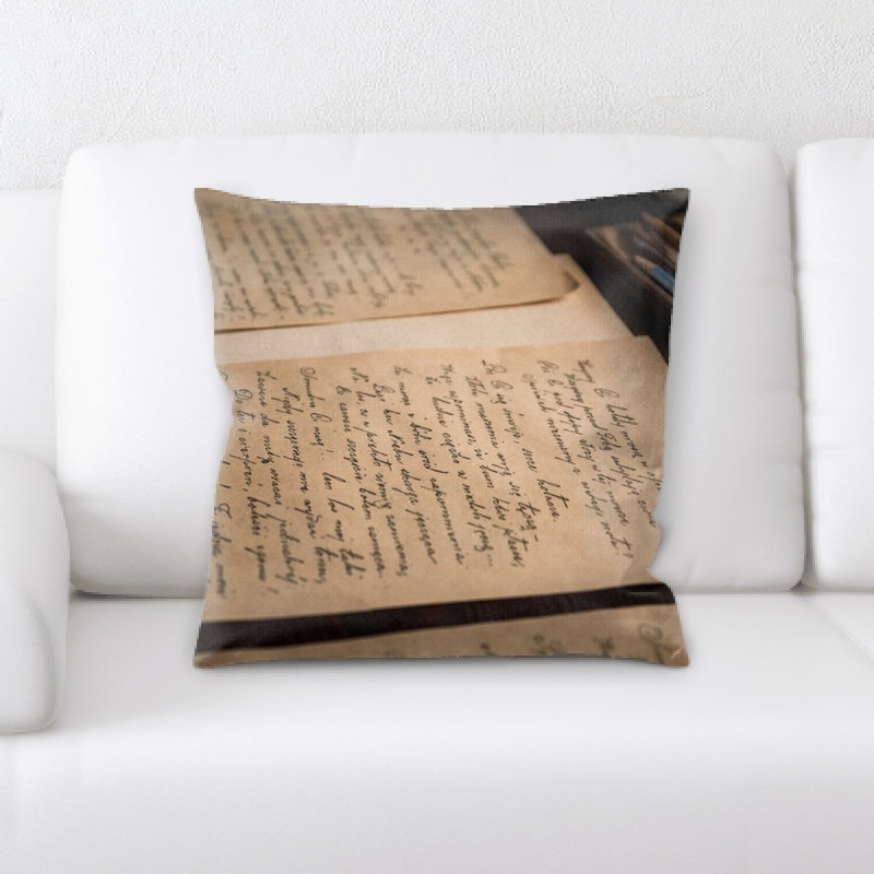 Coussin vieil letters