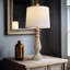 Lampe Kathyrne classique de 24,5 po de hauteur en résine rétro classique, convenant aux salons, aux chambres et aux bureaux