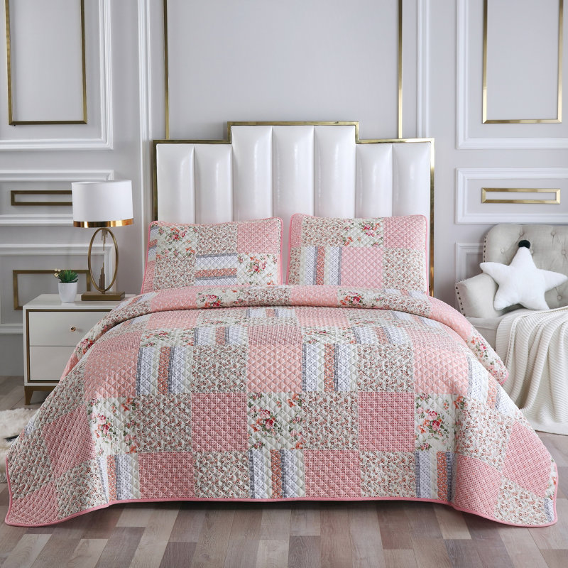 American Traditional Sateen Quilted Floral Quilt, Cal. King Quilt + 2 Shams, Blue/White