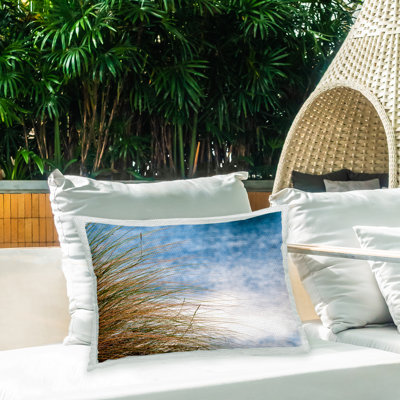 Coussin d'extérieur imprimé "Beach Grass Scene" par Mary Lou