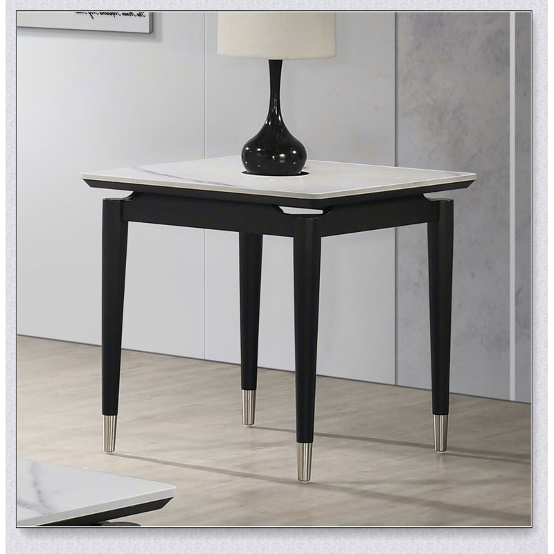 Table de bout 1pc de style contemporain avec plateau en pierre frittée et pieds en flèches argentées, parfaite pour les intérieurs modernes