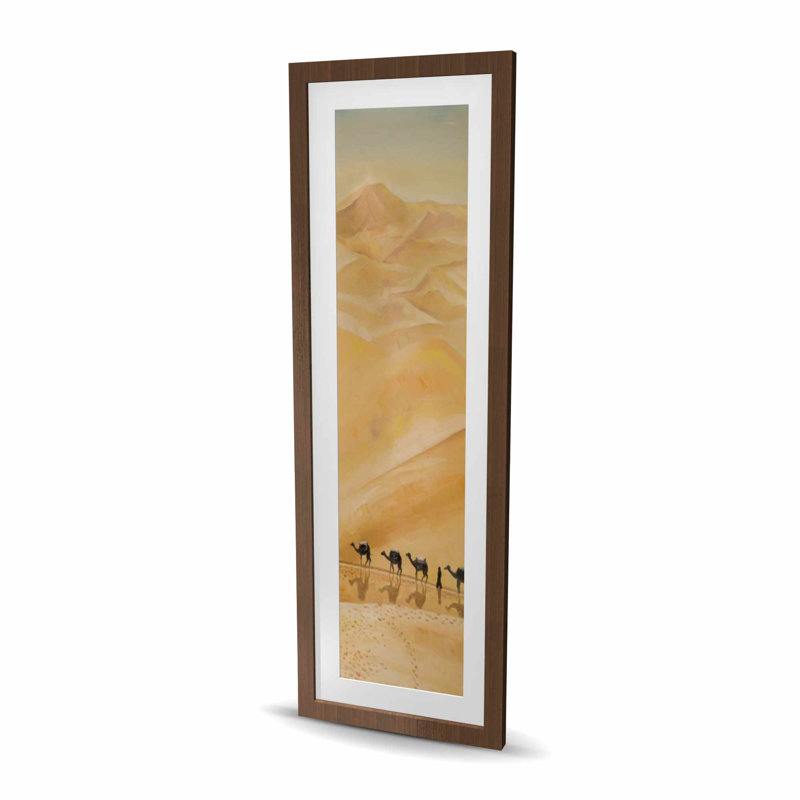 «Walking in the Desert - Beach Brown», reproduction encadrée
