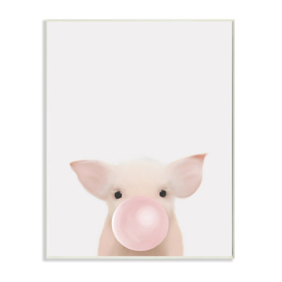 Bébé porcelet de ferme avec gomme à bulles rose
