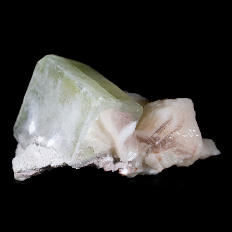 Apophyllite cubique avec Stilbite