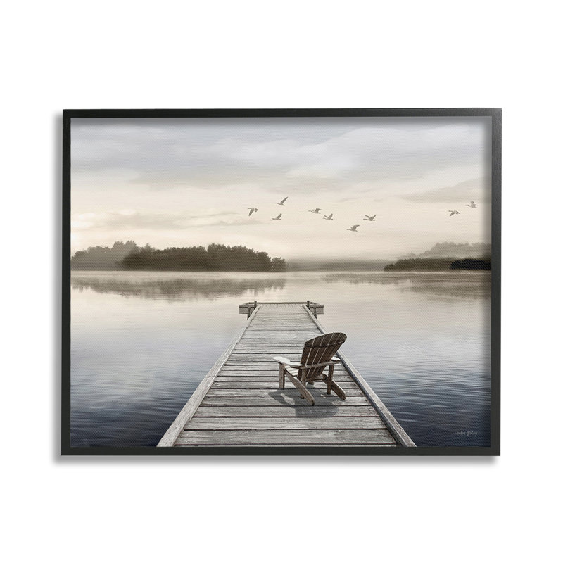 «Beach Chair on Dock», estampe numérique encadrée par Amber Sterling, Giclée encadrée noir minuit, H 16 po x l 20 po