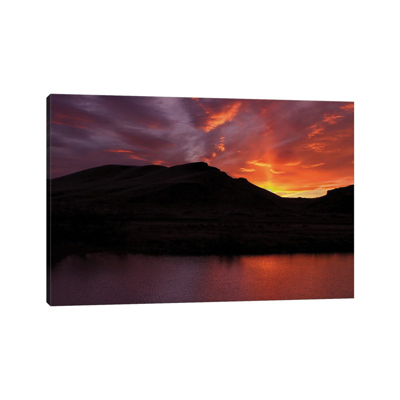 Silhouette Owyhee by Louis Ruth - Wrapped Canvas Print