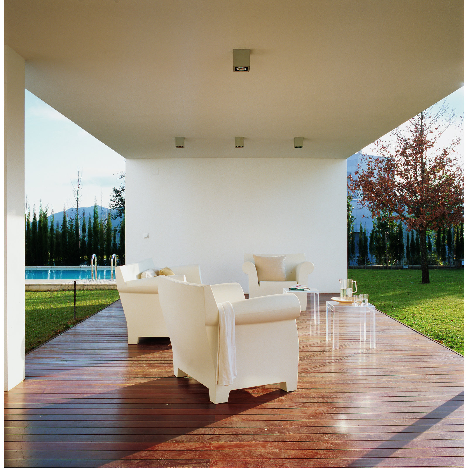 Jolly Coffee Table, Crystal Clear