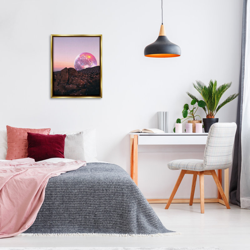 «Surreal Disco Landscape Floater Frame» par Lil 'Rue sur, Cadre flottant métallique doré, H 31 po x l 25 po