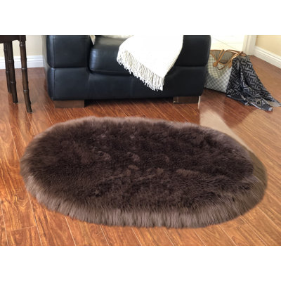 Tapis brun foncé Whisenhunt