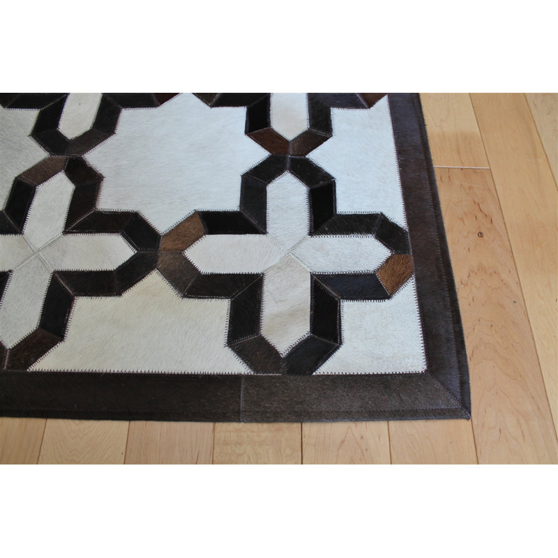 Area Cowhide Geometric Area Rug in Cola/Cream, Rectangle 4' x 6'