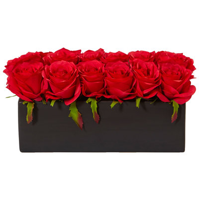 Arrangement floral de roses en pot