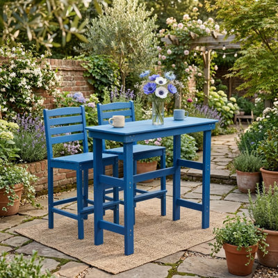 Ensemble de table de bar et chaises pour l'extérieur en PEHD. Comprend des chaises de bar de style Adirondack en bleu marine. Imperméable et anticorrosion. Convient à toutes les conditions météorologiques. Idéal pour les pelouses, les jardins, les cours et les abords de la piscine.