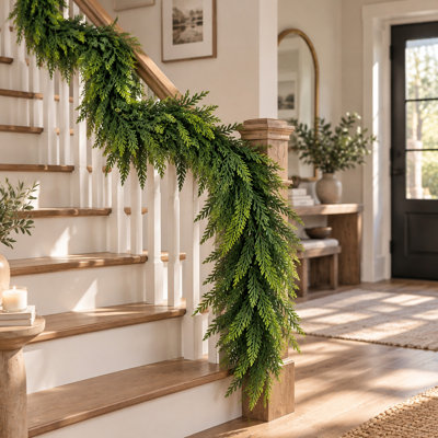 Guirlande de Noël artificielle de 1,8 m en cèdre et cyprès, guirlande de pin réaliste, guirlande de faux pin pour foyer, escalier, décoration de Noël intérieure et extérieure, guirlande de verdure simple pour décoration de Noël personnalisée à faire soi-même. (lot de 2)