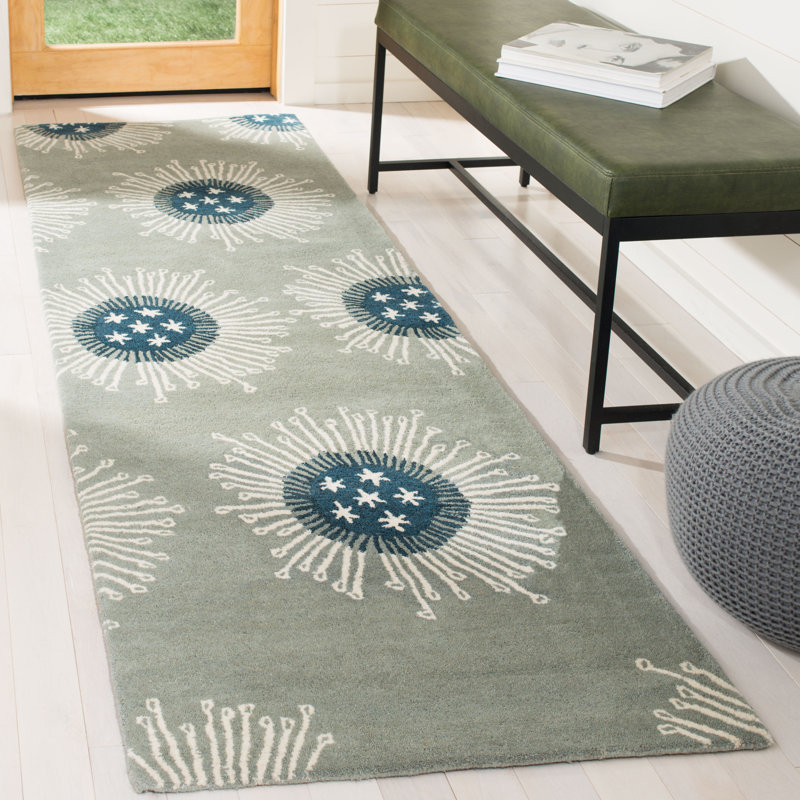 Soho Hand Tufted Wool/Viscose Floral Rug in Blue, Runner 2'6" x 6'