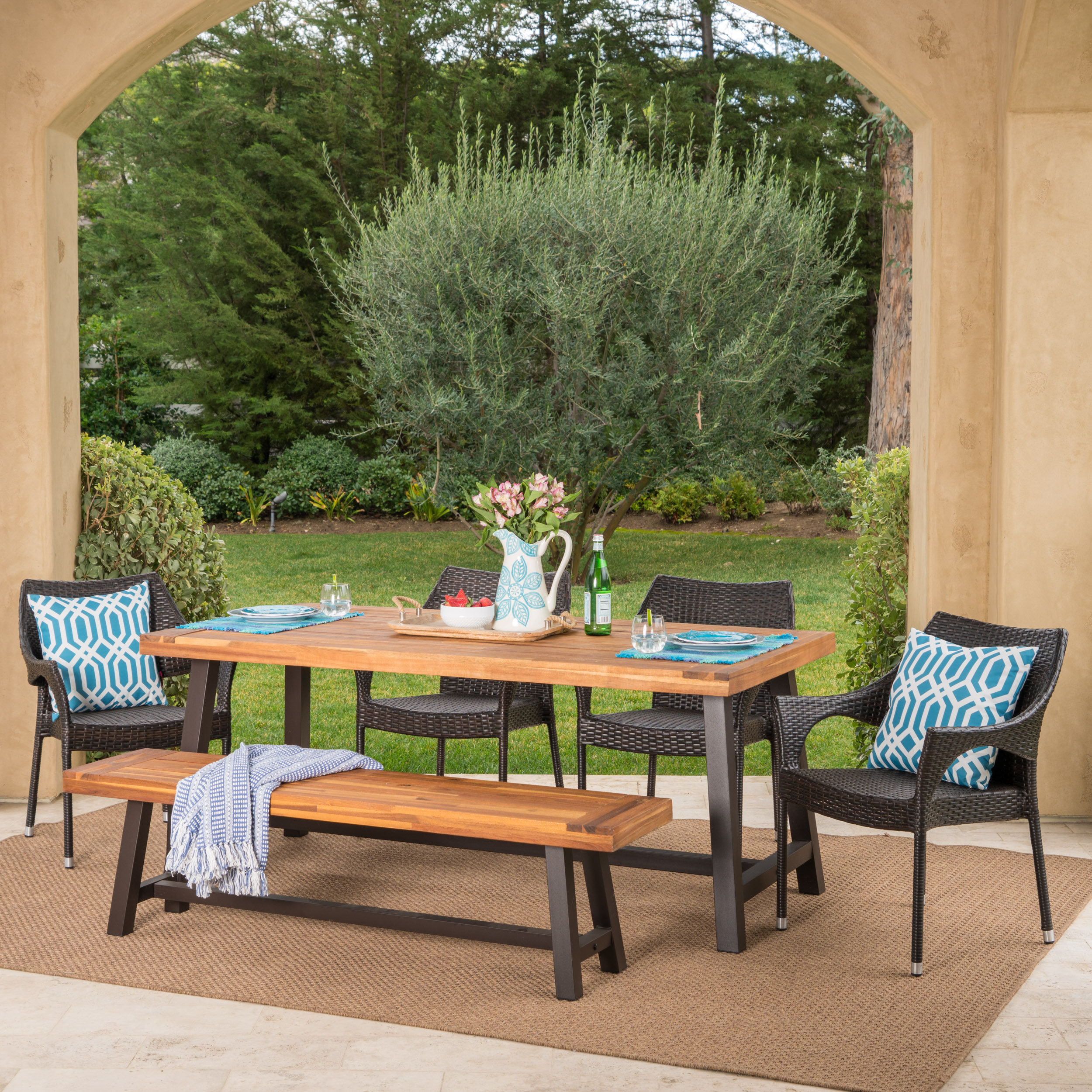 Chesterbrook patio outlet set