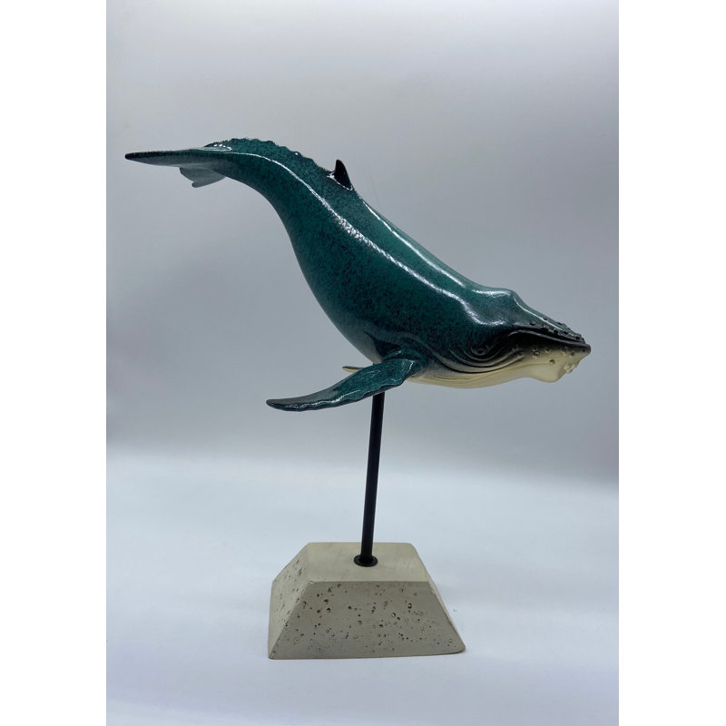 Baleine sur une base carrée en pierre