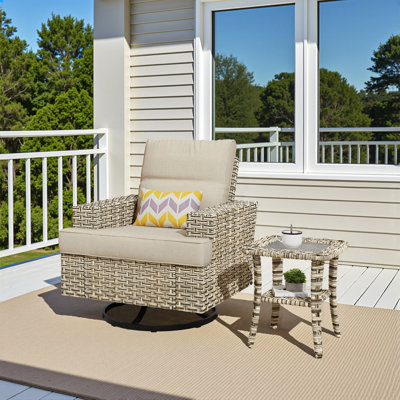 Chaise de patio pivotante et rotative en osier avec plateau latéral en osier