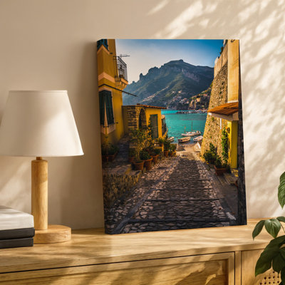 Toile, "Un chemin côtier pittoresque, méandres à travers un charmant village", art mural jaune sur toile