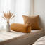 Long oreiller rétro en velours brun, en tissu de polyester, avec une texture douce et décorative