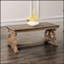 Table basse traditionnelle en bois massif avec pieds en volutes incurvées et sculptures raffinées, idéale pour les salons élégants.