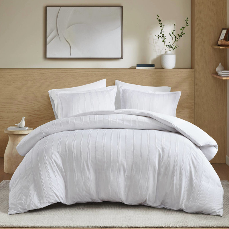 900846880-E60E Comforter