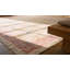 Tapis carré tissé à plat à motif géométrique délavé de couleur crème délavé