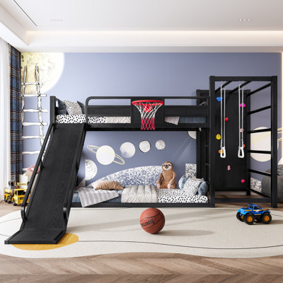 Lit mezzanine / lit superposé simple en métal avec panier de basketball, anneaux de traction, mur d'escalade et étagères intégrées. Conception ludique pour enfants avec glissade, noir.
