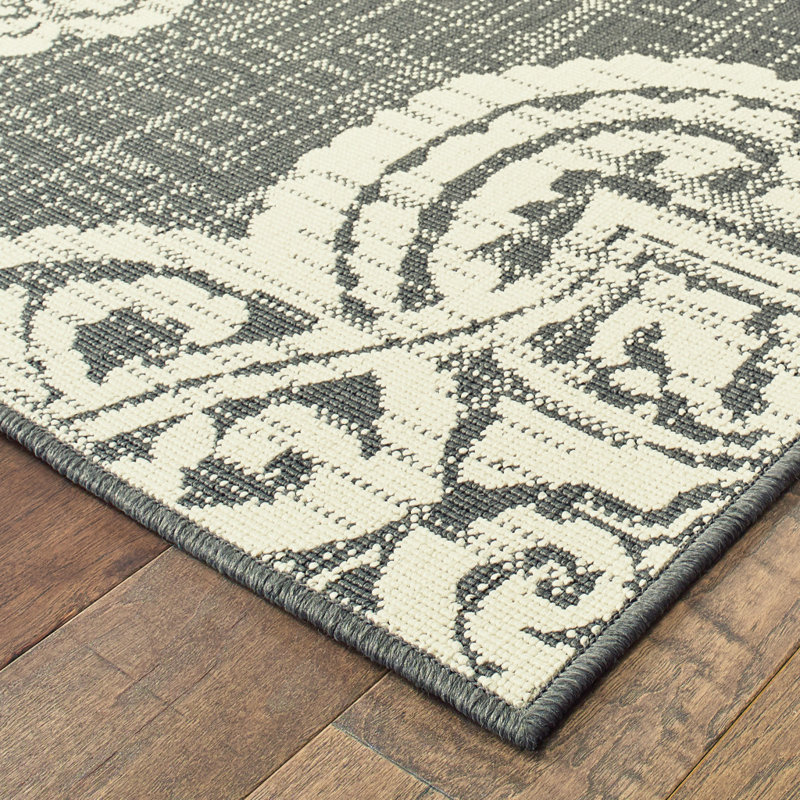 Junor Oriental Indoor / Outdoor Rug, Rectangle 2'5" x 4'5"