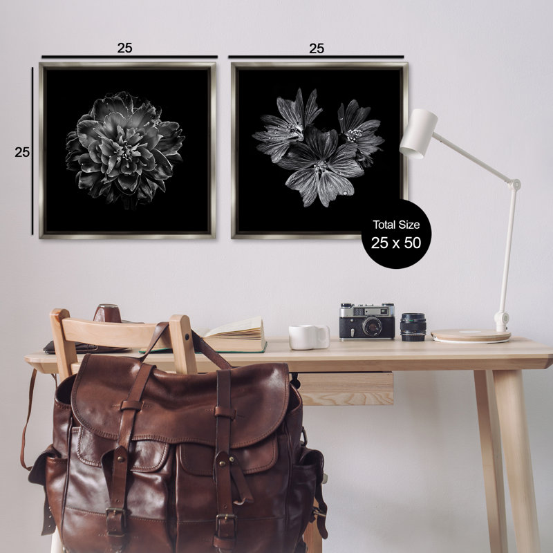  «Blossoms with Water Droplets», ensemble de 2 toiles flottantes encadrées par Brian Carson, H 25 po x l 25 po