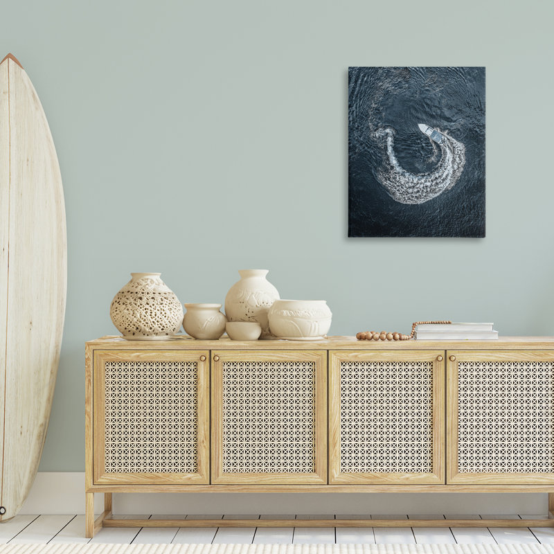 Art mural sur toile bateau encerclant par Daphne Polselli, H 30 po x l 24 po
