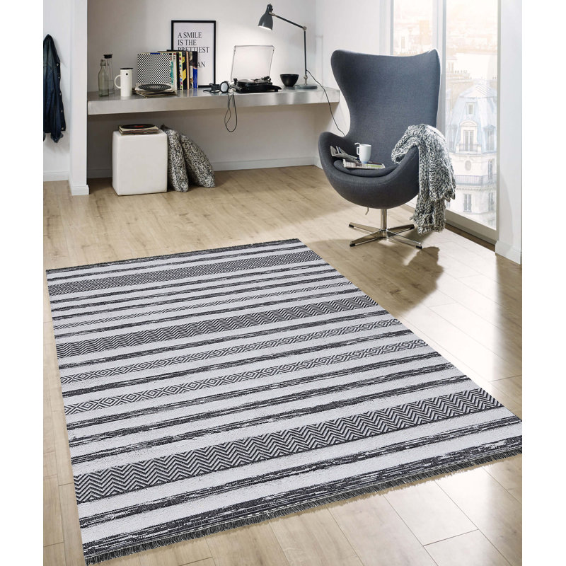 Sutapa Cotton Southwestern Indoor Rug, Rectangle 5' x 7'3"