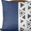 Coussin décoratif en similicuir bleu marine à motifs triangulaires