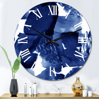 Impression abstraite en bleu classique sur blanc I - horloge murale moderne