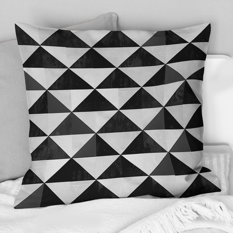 Motif de triangles noirs et blancs I - Coussin décoratif moderne, H 16 po x l 16 po