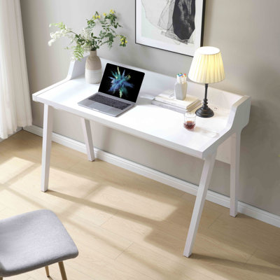Mobilier de bureau personnel: Bureau d'écriture avec prise de terre et prise de courant moderne