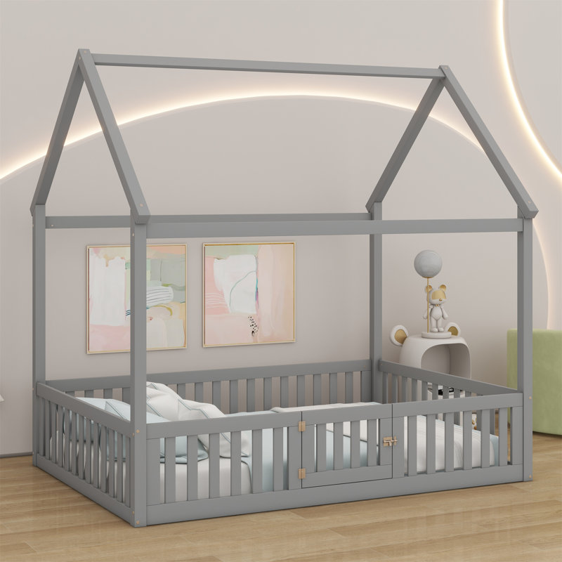Lit en bois avec clôture et porte, gris