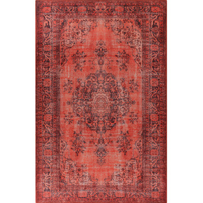 Tapis rouge à motif tissé rétro
