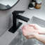 Robinet de salle de bain simple-97278109